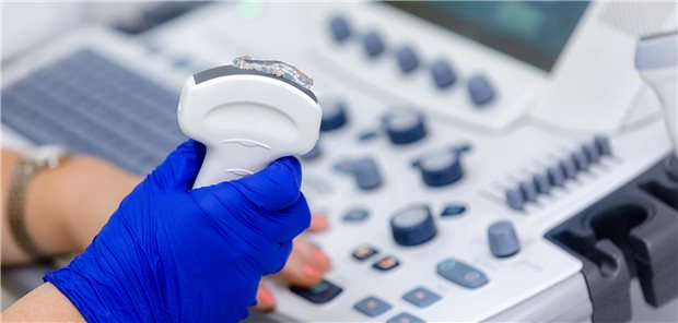 Die Forschenden um Boglárka Petho reümieren, dass sehr junge Mütter und solche in fortgeschrittenerem Alter ein signifikant erhöhtes Risiko für nichtchromosomale kongenitale Anomalien tragen. Es besteht daher ein dringender Bedarf für altersspezifische pränatale Screeningprotokolle, um solche Anomalien zu entdecken, zumal in Anbetracht des Trends zur Geburt in höherem Alter.