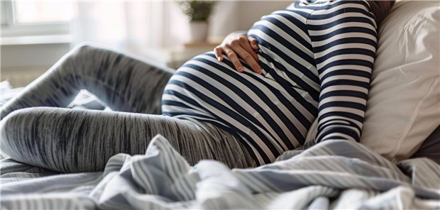 Die Forschenden um Prof. Greggory DeVore von der Wayne State University in Detroit resümieren, dass ihre Beobachtungen nahe legen, dass Bettruhe der Mutter das Wachstum des ungeborenen Kindes bei der von ihnen untersuchten Subgruppe begünstigen kann. Sie empfehlen deshalb, die Ergebnisse als hypothesengenerierend zu betrachten und eine randomisierte Studie durchzuführen, um sie zu überprüfen.