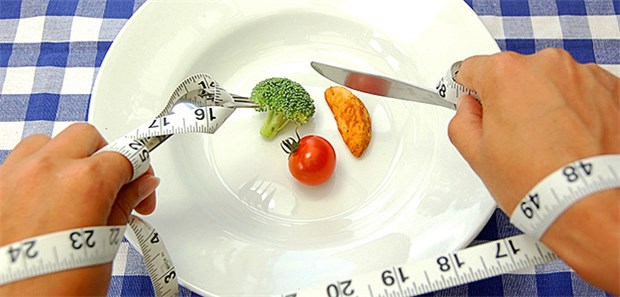 Die Forscher sehen in den psychotischen Störungen im Teenager-Alter demnach einen potenziellen Marker für spätere Essstörungen.