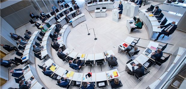 Die Fraktionen im Landtag von Mecklenburg-Vorpommern – hier bei einer Sitzung Mitte April – haben die Ergebnisse der Arbeit der Enquete-Kommission weitgehend positiv aufgenommen.