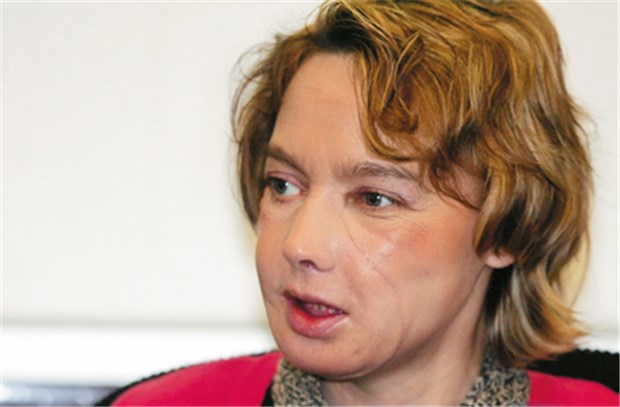Chirurgen machen Fortschritte bei komplexen Transplantationen Die Französin Isabelle Dinoire hat als erste eine Teil-Gesichtstransplantation erhalten.