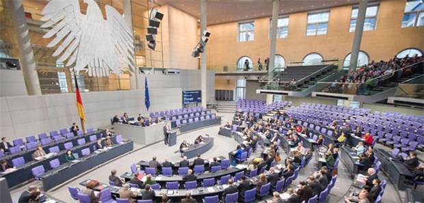 Koalitionspartner auf 'unterschiedlichen Sternen' Die GKV-Finanzen wurden nun auch Thema im Bundestag.