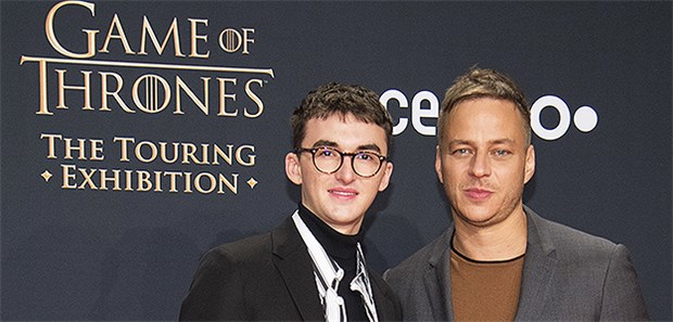 Schnellster Filmtod schon nach elf Sekunden Die "Game of Thrones"-Darsteller Isaac Hempstead Wright (Bran Stark) und Tom Wlaschiha (Jaquen H` ghar).