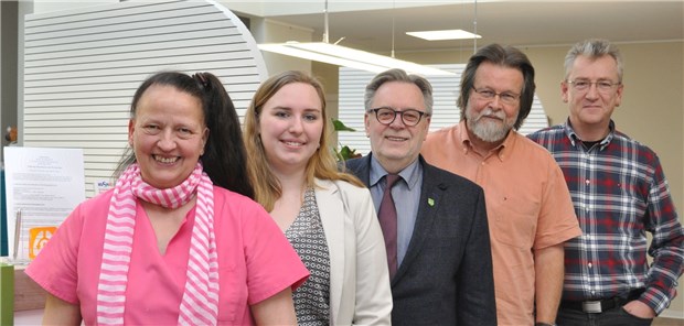 Die Gemeinde Silberstedt startet im Mai mit dem kommunalen MVZ: Dr. Christiane Schmitz-Boje, Laura Löffler (Ärztegenossenschaft Nord), Bürgermeister Peter Johannsen und die Ärzte Wolfgang Schulz und Hans Christian Brall (von links).