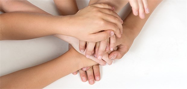 Wie Rituale Halt geben Die Gemeinschaft gibt traumatisierten Menschen oft Halt.