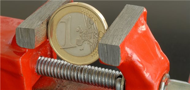 Schutzschirm in Westfalen: „Erzwungene Zweckentfremdung von MGV-Mitteln“ Die Gesamtvergütung ist schon per se ziemlich eingezwängt – angesichts der Honoraranforderungen aus den Fachgruppen. Durch den Schutzschirm für extrabudgetäre Leistungen wird der Druck aufs Budget nochmals erhöht.