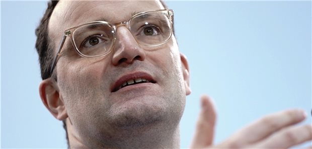 Impf-Kritik: Gesundheitsminister reagiert mit Information und leisem Pathos Die Geschwindigkeit, mit der die Impfstoffe entwickelt würden sei „historisch einmalig“, so Spahn in seinem Brief an die Abgeordneten des Bundestages.