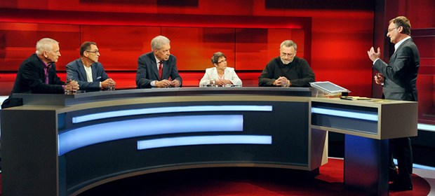 Talkshow mit Dilemma Die Gesprächsrunde bei "hart aber fair" am Montag: (von links) Urologe Dr. Uwe-Christian Arnold, Unternehmensberater Walter Bolinger, Henning Scherf (SPD), Palliativmedizinerin Dr. Barbara Schubert, Kapuzinermönch Bruder Paulus und Moderator Frank Plasberg.