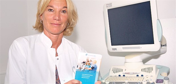Individueller Gesundheitspass für Reha-Patienten Die Göttinger Kardiologin Dr. Jeannette Walle mit dem selbst entwickelten Gesundheitspass.