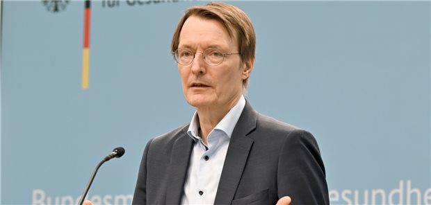 Krankenhausreform: Bund und Länder finden bei Klinik-Leveln nicht zusammen „Die Grundstruktur der Reform steht“: Gesundheitsminister Karl Lauterbach (SPD) bei einer Pressekonferenz nach weiteren Bund-Länder-Gesprächen zur geplanten Krankenhausreform.