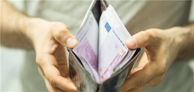 Branchenübergreifendes Durchschnittsbrutto wird stark von Großverdienern beeinflusst Die Hälfte aller Vollzeitbeschäftigten in Deutschland geht pro anno mit 52.000 Euro und weniger nach Hause.