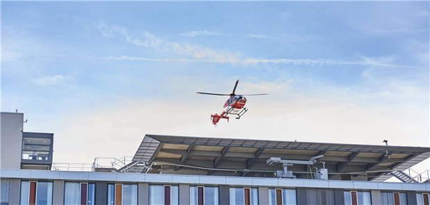 rescue helicopter landing on roof top of university hospital