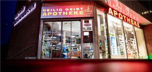Toxischer Stoff in Glukosemischung aus der Apotheke Die Heilig-Geist Apotheke in Köln-Longerich: Eine junge Frau und ihr Kind, das Ärzte noch per Kaiserschnitt retten wollten, waren in der vergangenen Woche nach der Einnahme eines in der Kölner Apotheke hergestellten Glukosemittels gestorben.