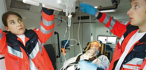 Jeder achte Retter ist Opfer körperlicher Gewalt Die Hilfe der Rettungskräfte wird nicht von allen Patienten geschätzt: 60 Prozent der Mitarbeiter haben in einer Umfrage von verbaler Gwalt, 13 Prozent gar von Erfahrungen mit körperlicher Gewalt berichtet.