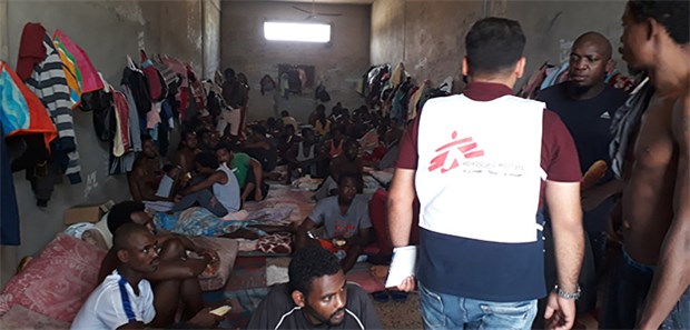 Ärzte kritisieren Vorgehen libyscher Sicherheitskräfte Die Hilfsorganisation Ärzte ohne Grenzen kümmert sich schon seit längerem um Menschen in Libyen – hier in einem Flüchtlingslager.