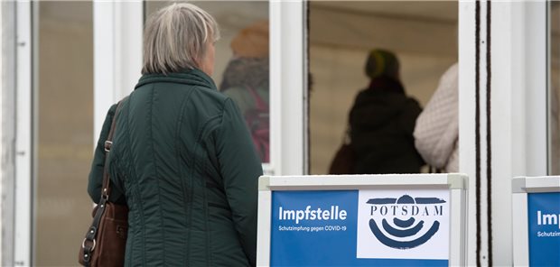 Brandenburg schließt zwei große Impfzentren Die Impfstelle in der Metropolishalle Potsdam-Babelsberg ist nur noch bis zum 26. Februar geöffnet.