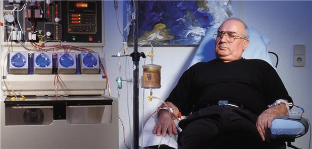 Die Indikationsstellung zur Blutwäsche wird von Apheresekommissionen der KVen in jedem Einzelfall geprüft.