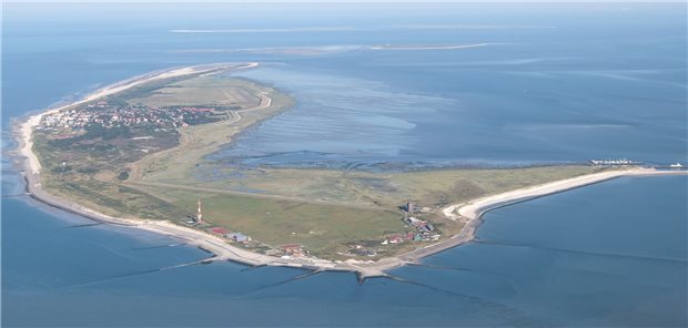 Ohne KV-Praxis wären Hausärzte auf Wangerooge rar Die Insel Wangerooge beherbergt die zweite Eigeneinrichtung der KV. Wer hier praktiziert, muss von der Augenverletzung bis zur Magenverstimmung über Geburt und Herzinfarkt alles behandeln und betreuen, so die KV Niedersachsen.