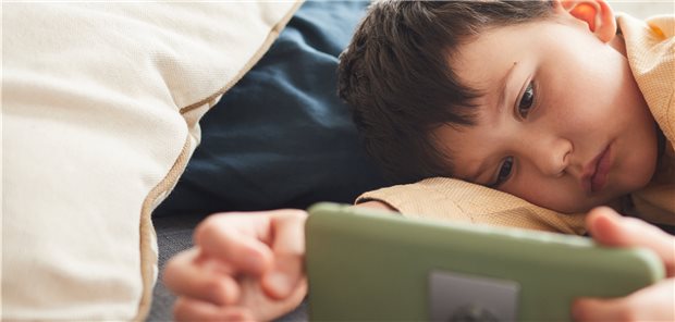 Reha für die Jüngeren: Die üblen Folgen des Corona-Lockdowns Die Jüngeren am Smartphone: Im Vergleich zu 2019 ist die Online-Zeit im Pandemiejahr 2020 um 53 Minuten gestiegen. Das geht aus einer Statistik des Hilfe-Telefons „Nummer gegen Kummer“ hervor.