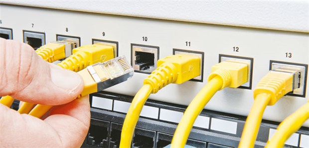 Die KV Telematik GmbH will den Stecker ziehen: E-Arztbriefe und andere elektronische Datenübertragungen innerhalb des KV-Netzwerkes sollen künftig über die modernere Kommunikationsplattform KV-Connect laufen.