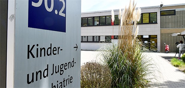 Sonderermittler soll Missbrauchs-Skandal aufklären Die Kinder- und Jugendpsychiatrie an der Uniklinik Homburg. Hier hat der mittlerweile gestorbene Arzt gearbeitet, der des Missbrauchs verdächtig ist.