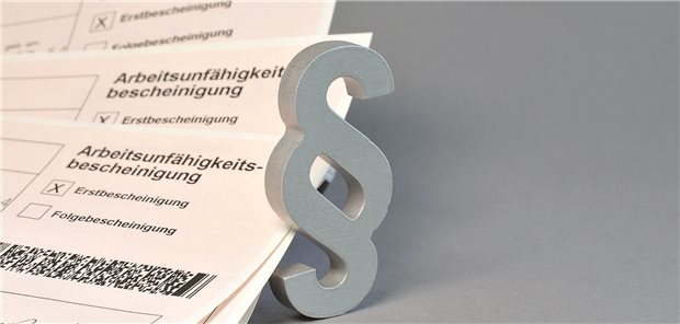 Das Foto zeigt Formulare für Arbeitsunfähigkeitsbescheinigungen.