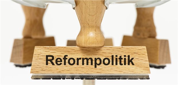Die Koalitionspartner SPD, CDU und CSU definieren die Inhalte, die sie mit einer Reformpolitik verbinden, jeweils stark unterschiedlich.
