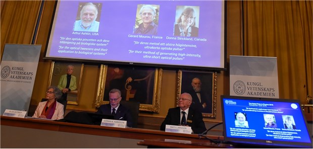 Physik-Nobelpreis für optische Werkzeuge Die Königlich Schwedische Akademie der Wissenschaften verkündet die Physik-Nobelpreisträger.
