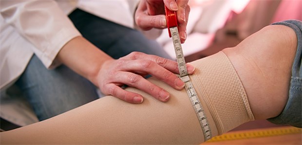 Die Kompressionstherapie kann "je Bein, je Sitzung" bei der Abrechnung angesetzt werden.