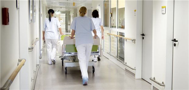 Die Krankenhauslandschaft steht vor Umbrüchen. Ärzte warnen vor weiterhin hohem Kostendruck auf das Personal in den Kliniken.