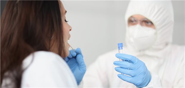 Gesundheitsministerium rechnet nicht mit der Maximalkapazität der Labore Die Labore kommen bei der Auswertung der PCR-Tests kaum noch hinterher. Deshalb soll die Nachfrage nach Tests besser gesteuert werden. Unter anderem durch den verstärkten Einsatz von Antigen-Schnelltests.