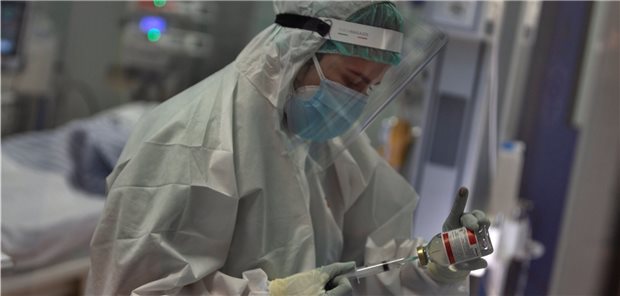 Die Maske hilft – aber wie schaffe ich Akzeptanz dafür? Die Maske schützt die Klinikmitarbeiter zwar erwiesenermaßen, stellt aber auch eine Belastung dar.