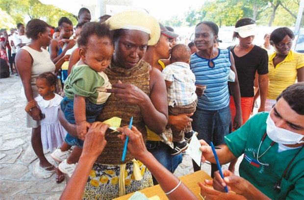 "Bilder, nicht Zahlen vermitteln das Grauen" Die Massen-Impfungen für Kinder gegen Diphtherie und Tetanus dauern sechs Wochen nach dem Beben auf Haiti weiter an. © dpa