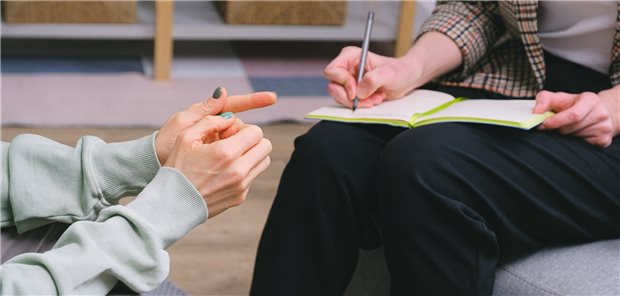 Nach assistiertem Suizid: Hier finden Angehörige Hilfe Die Medical School Berlin bietet Menschen Hilfe an, deren Angehörige durch einen assistierten Suizid gestorben sind oder die über einen solchen Suizid nachdenken.