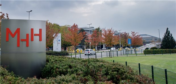 MHH-Beschäftigte protestieren vor der Staatskanzlei Die Medizinische Hochschule Hannover. Beschäftigte sehen hier viele Baustellen, die von der Landesregierung angegangen werden sollten.