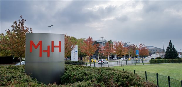 Corona-Ausbruch in der Psychiatrie der MH Hannover Die Medizinische Hochschule Hannover (MHH), aufgenommen 2015. Von dort werden über 20 COVID-19-Erkrankungen von Patienten und Personal der Psychiatrie gemeldet.