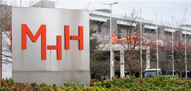 Die Medizinische Hochschule Hannover hat nach Angaben eines Sprechers erst durch Medienberichte Kenntnis von möglichen Kooperationsbeziehungen des Herzspezialisten Professor Axel Haverich mit Russland erhalten.