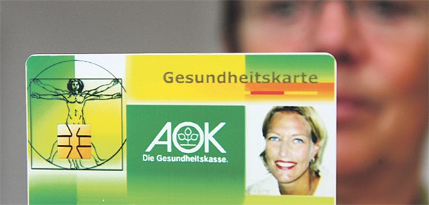 Neue Verwirrung um die E-Card Die Mehrheit der Kassenpatienten hat sich daran gewöhnt, beim Arztbesuch ihre E-Card zu zücken.