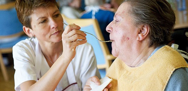 Pflegevollversicherung ist die Lösung Die Menschen werden immer älter - und damit steigt die Zahl der Pflegebedürftigen.