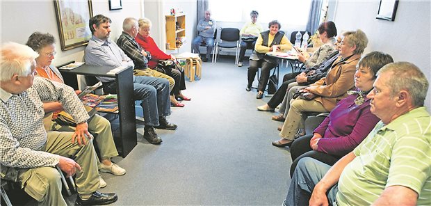 KVen schreiben Brief an Lauterbach: „Leistungskürzungen unvermeidbar“ Die Neupatientenregelung soll wegfallen, offene Sprechstunden wieder unter den Budgetdeckel: Blick ins Wartezimmer einer Arztpraxis in Thüringen.