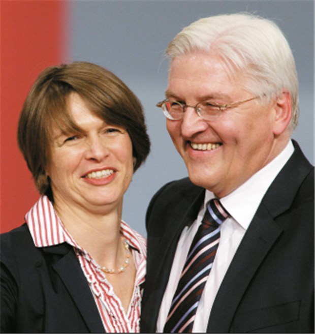 Nach Steinmeiers Nierenspende wird Ruf nach Rechtsänderung laut Die Nieren-Transplantation von Frank-Walter Steinmeier an Ehefrau Elke Büdenbender hat eine breite Debatte über Organspende ausgelöst.