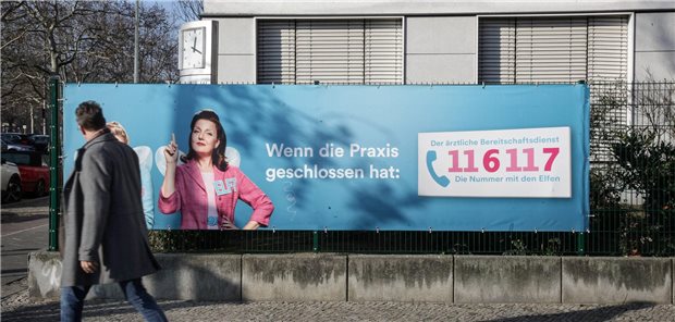 Die Notfallnummer soll mehr leisten, heißt es in einem Gesetzentwurf der Regierung. Die KVen sehen sich nicht ausreichend in die Planungen eingebunden.