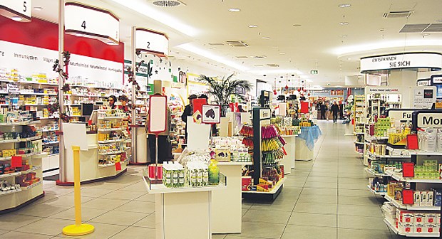 Erlebniseinkauf auf 1000 Quadratmetern Die Offenbacher Apotheke im Ringcenter ist mit ihrer außergewöhnlich großen Grundfläche eine moderne Apotheke der Superlative.