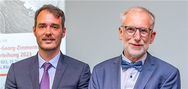 Abken und Schmitt für onkologische Forschung ausgezeichnet Die Onkologen Mark Schmitt (l.) und Hinrich Abken wurden an der Medizinischen Hochschule Hannover für ihre Arbeit geehrt.