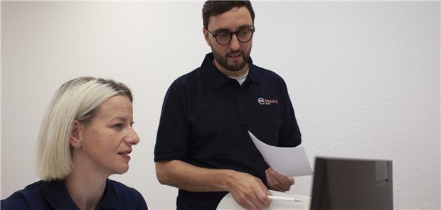 Erste KV-Praxis soll Berlins hausärztliche Versorgung verbessern Die Patienten in Lichtenberg freuen sich schon auf sie: Allgemeinarzt Konstantin Zellmer und MFA Doreen Kreuziger.