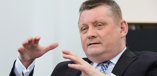 'Wir wollen die Rolle der Hausärzte stärken' "Die Patientinnen und Patienten wünschen sich zurecht mehr Transparenz, wenn es um die Qualität ihrer medizinischen Versorgung geht.": Bundesgesundheitsminister Hermann Gröhe im Gespräch mit der "Ärzte Zeitung".