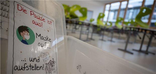 Corona: Kinderärzte und Lehrer wollen Präsenzunterricht „Die Pause ist aus! Maske auf ... und aufstellen!“, heißt es in einer Ditzinger Grundschulklasse. Die Kultusminister der Länder beraten über das Vorgehen an Schulen nach den Ferien.