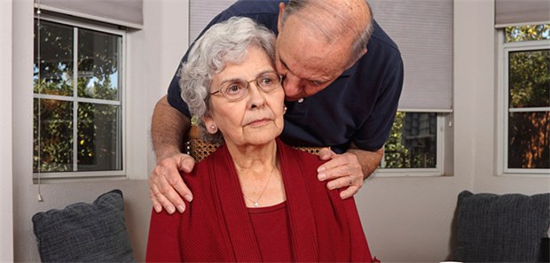 Die Pflege der dementen Ehefrau wird schnell zum 24-Stunden-Job. Männer müssen hier erst lernen, sich Hilfe von außen zu holen.