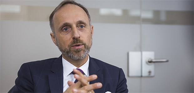 Hofmeister: Warum gibt es keinen Steuerungstarif? Die Politik darf sich nicht länger wegducken, sagte KBV-Vize Dr. Stephan Hofmeister am Freitag auf der Vertreterversammlung der Körperschaft in Berlin.