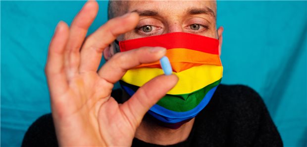 Pillenflasche mit der Aufschrift „PrEP“ (steht für Prä-Expositionsprophylaxe). Die PrEP-Behandlung wird verwendet, um eine HIV-Infektion zu verhindern.